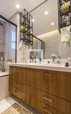 Apartamento para alugar com 112m², 2 quartos e 2 vagasBanheiro da Suíte