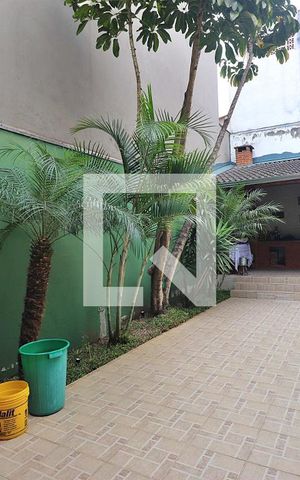 Casa à venda com 250m², 3 quartos e 6 vagasQuintal