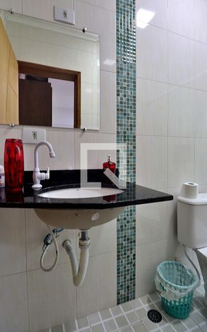 Casa à venda com 250m², 3 quartos e 6 vagasSuíte 2 - Banheiro