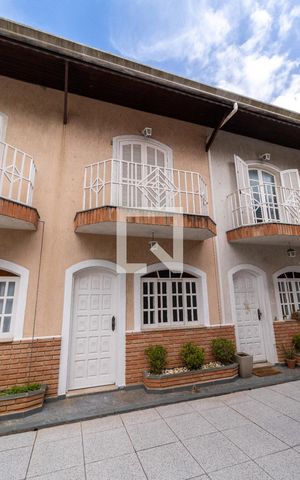 Casa de condomínio à venda com 120m², 3 quartos e 2 vagasFachada