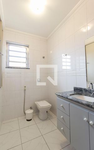 Casa à venda com 160m², 5 quartos e 2 vagasBanheiro da Suíte