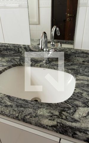 Casa à venda com 160m², 5 quartos e 2 vagasDetalhe - Banheiro da Suíte