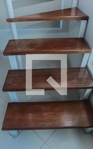 Apartamento para alugar com 47m², 1 quarto e 1 vagaEscada
