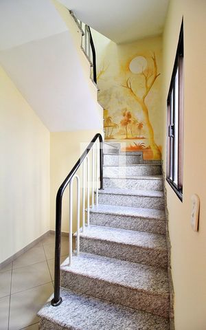 Casa à venda com 320m², 5 quartos e 10 vagasEscada