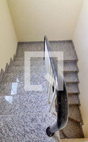 Casa à venda com 320m², 5 quartos e 10 vagasEscada