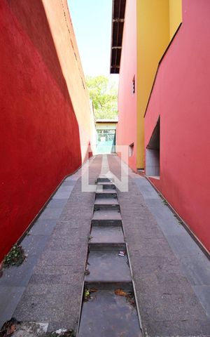 Casa à venda com 320m², 5 quartos e 10 vagasGaragem / Quintal
