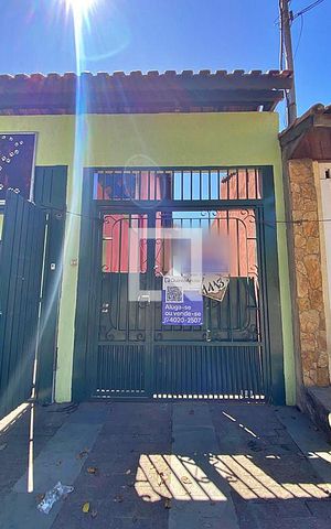 Casa à venda com 320m², 5 quartos e 10 vagas Casa à venda com 320m², 5 quartos e 10 vagasFachada