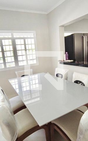 Casa à venda com 350m², 3 quartos e 4 vagas Casa à venda com 350m², 3 quartos e 4 vagasSala de Jantar