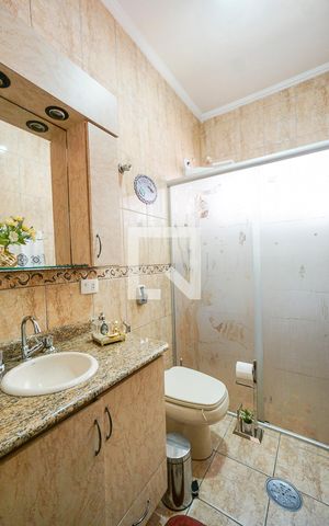 Casa à venda com 180m², 2 quartos e 3 vagas Casa à venda com 180m², 2 quartos e 3 vagasBanheiro social