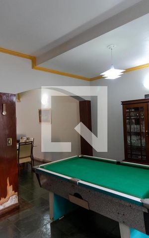 Casa à venda com 358m², 4 quartos e 3 vagasSalas