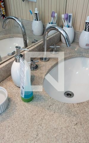 Apartamento à venda com 94m², 2 quartos e 2 vagas Apartamento à venda com 94m², 2 quartos e 2 vagasBanheiro da Suíte