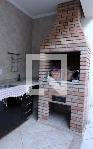 Casa à venda com 315m², 4 quartos e 2 vagas Casa à venda com 315m², 4 quartos e 2 vagasQuinta/Churrasqueira