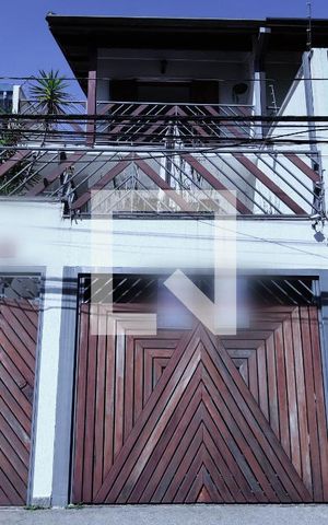 Casa à venda com 315m², 4 quartos e 2 vagas Casa à venda com 315m², 4 quartos e 2 vagasFachada