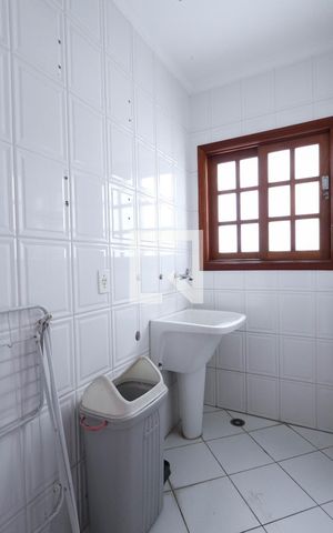 Casa à venda com 315m², 4 quartos e 2 vagas Casa à venda com 315m², 4 quartos e 2 vagasÁrea de Serviço