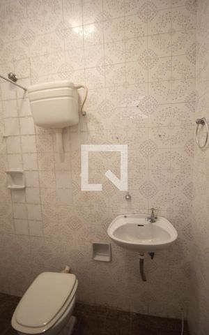 Casa para alugar com 300m², 3 quartos e 3 vagasBanheiro de serviço