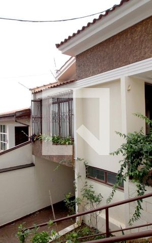 Casa para alugar com 300m², 3 quartos e 3 vagasFachada