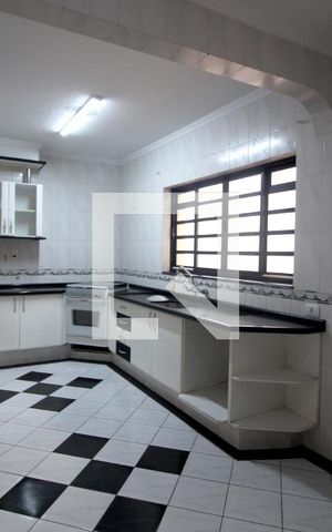 Casa para alugar com 300m², 3 quartos e 3 vagasCozinha