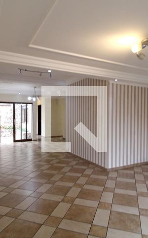 Casa para alugar com 300m², 3 quartos e 3 vagasSala