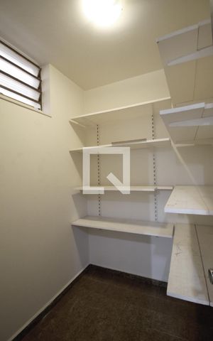 Casa para alugar com 300m², 3 quartos e 3 vagasDespensa da Cozinha
