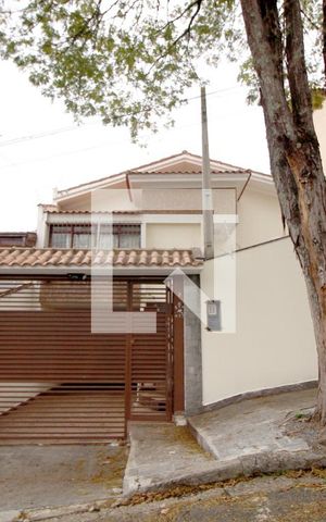 Casa para alugar com 300m², 3 quartos e 3 vagasFachada