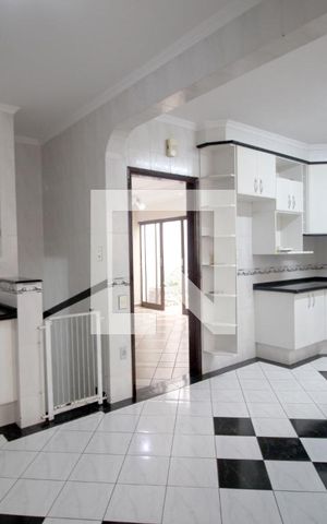 Casa para alugar com 300m², 3 quartos e 3 vagasCozinha
