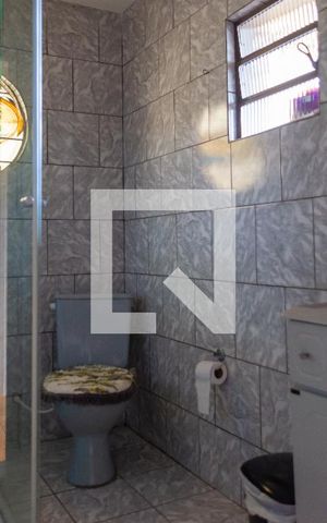 Casa à venda com 140m², 2 quartos e 2 vagasBanheiro 1