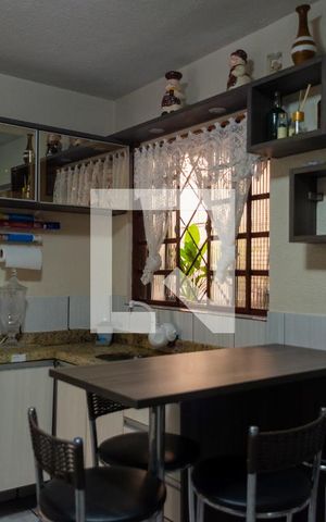 Casa à venda com 140m², 2 quartos e 2 vagasCozinha e Área de Serviço