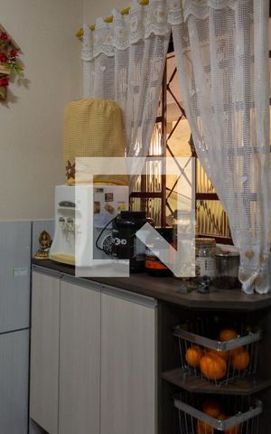 Casa à venda com 140m², 2 quartos e 2 vagasCozinha e Área de Serviço