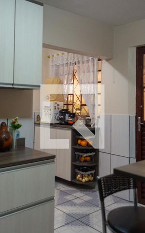 Casa à venda com 140m², 2 quartos e 2 vagasCozinha e Área de Serviço
