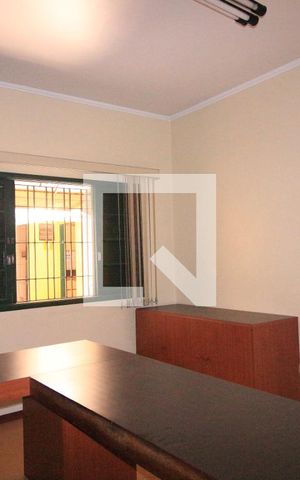 Casa à venda com 240m², 4 quartos e 4 vagasEscritório