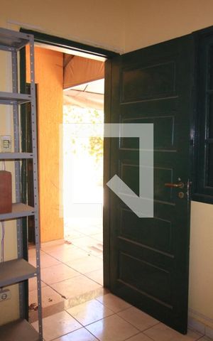 Casa à venda com 240m², 4 quartos e 4 vagasQuarto de Serviço