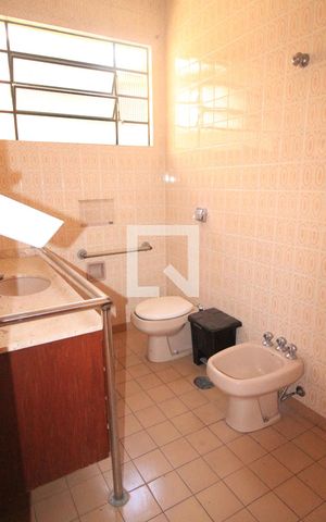 Casa à venda com 240m², 4 quartos e 4 vagasBanheiro 2