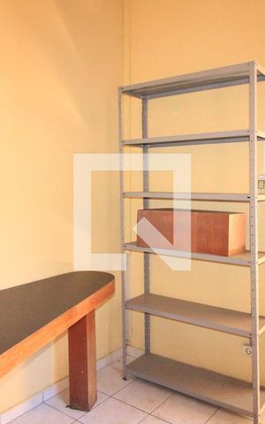 Casa à venda com 240m², 4 quartos e 4 vagasQuarto de Serviço