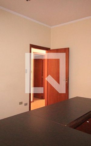 Casa à venda com 240m², 4 quartos e 4 vagasEscritório