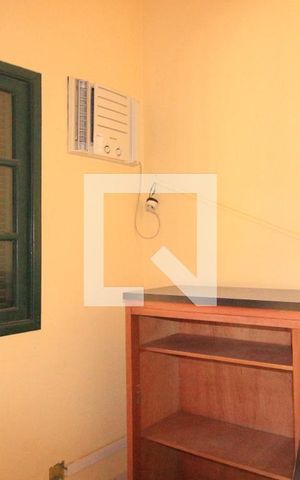 Casa à venda com 240m², 4 quartos e 4 vagasQuarto de Serviço