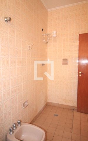 Casa à venda com 240m², 4 quartos e 4 vagasBanheiro 2