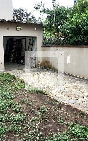 Casa para alugar com 300m², 3 quartos e 8 vagasquintal