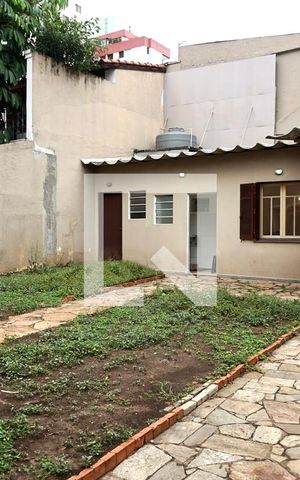 Casa para alugar com 300m², 3 quartos e 8 vagasQuintal
