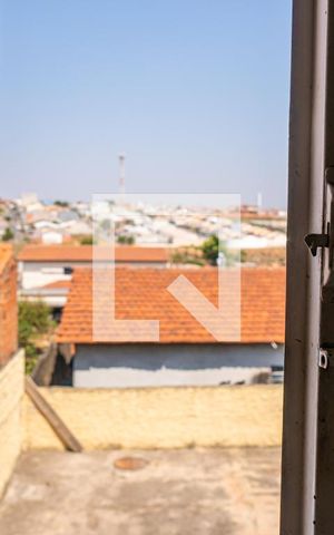 Casa à venda com 80m², 3 quartos e sem vaga Casa à venda com 80m², 3 quartos e sem vagaCozinha e Área de Serviço