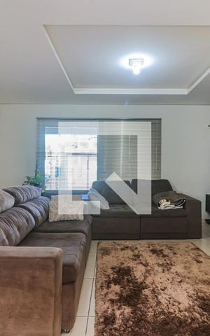Casa à venda com 145m², 3 quartos e 3 vagas Casa à venda com 145m², 3 quartos e 3 vagasSala