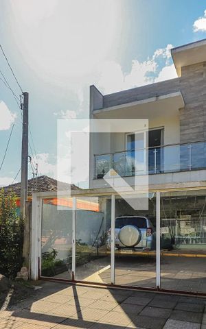 Casa à venda com 145m², 3 quartos e 3 vagas Casa à venda com 145m², 3 quartos e 3 vagasFachada
