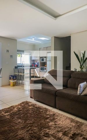 Casa à venda com 145m², 3 quartos e 3 vagas Casa à venda com 145m², 3 quartos e 3 vagasSala