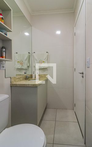 Casa à venda com 145m², 3 quartos e 3 vagas Casa à venda com 145m², 3 quartos e 3 vagasDetalhe do Banheiro Social