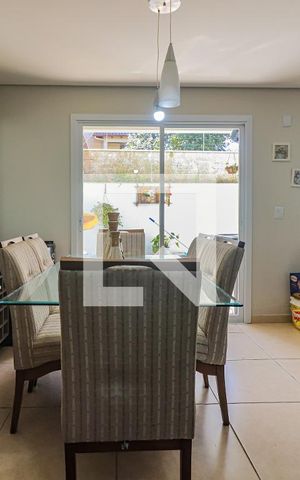 Casa à venda com 145m², 3 quartos e 3 vagas Casa à venda com 145m², 3 quartos e 3 vagasSala