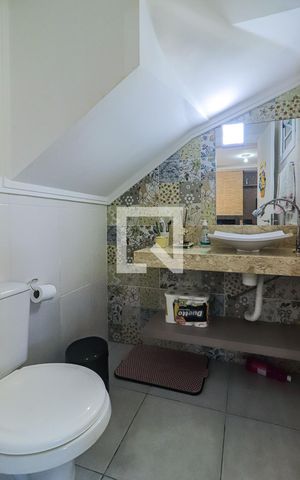 Casa à venda com 145m², 3 quartos e 3 vagas Casa à venda com 145m², 3 quartos e 3 vagasLavabo