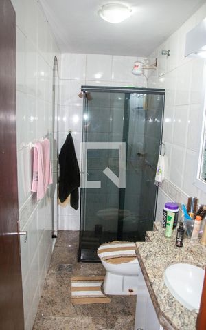 Casa à venda com 300m², 5 quartos e 3 vagas Casa à venda com 300m², 5 quartos e 3 vagasBanheiro