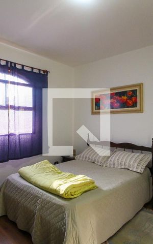 Casa à venda com 300m², 3 quartos e 4 vagas Casa à venda com 300m², 3 quartos e 4 vagasSuíte
