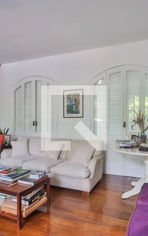 Casa à venda com 380m², 4 quartos e 3 vagasSala