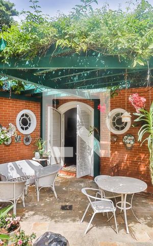 Casa à venda com 380m², 4 quartos e 3 vagasÁrea comum - Piscina