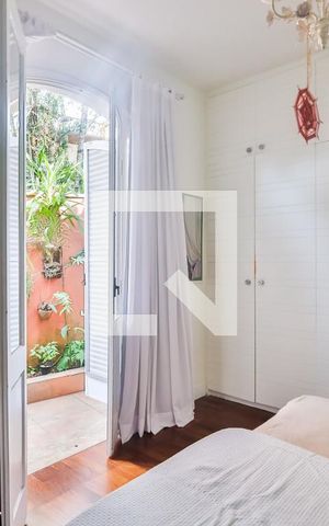 Casa à venda com 380m², 4 quartos e 3 vagasSuíte 2